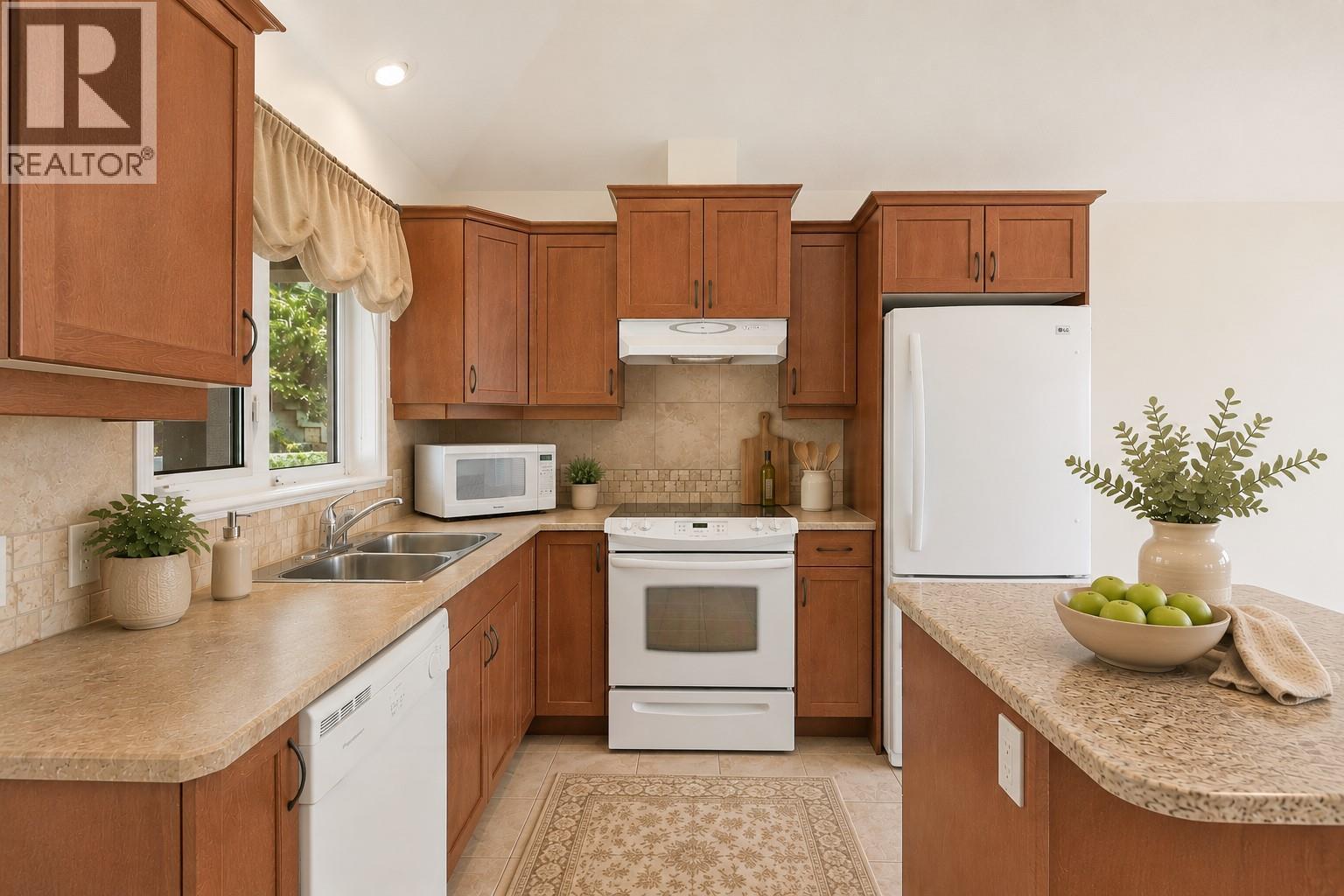 4433 Gordon Drive Unit# 212, Kelowna, British Columbia  V1W 1S9 - Photo 3 - 10391313