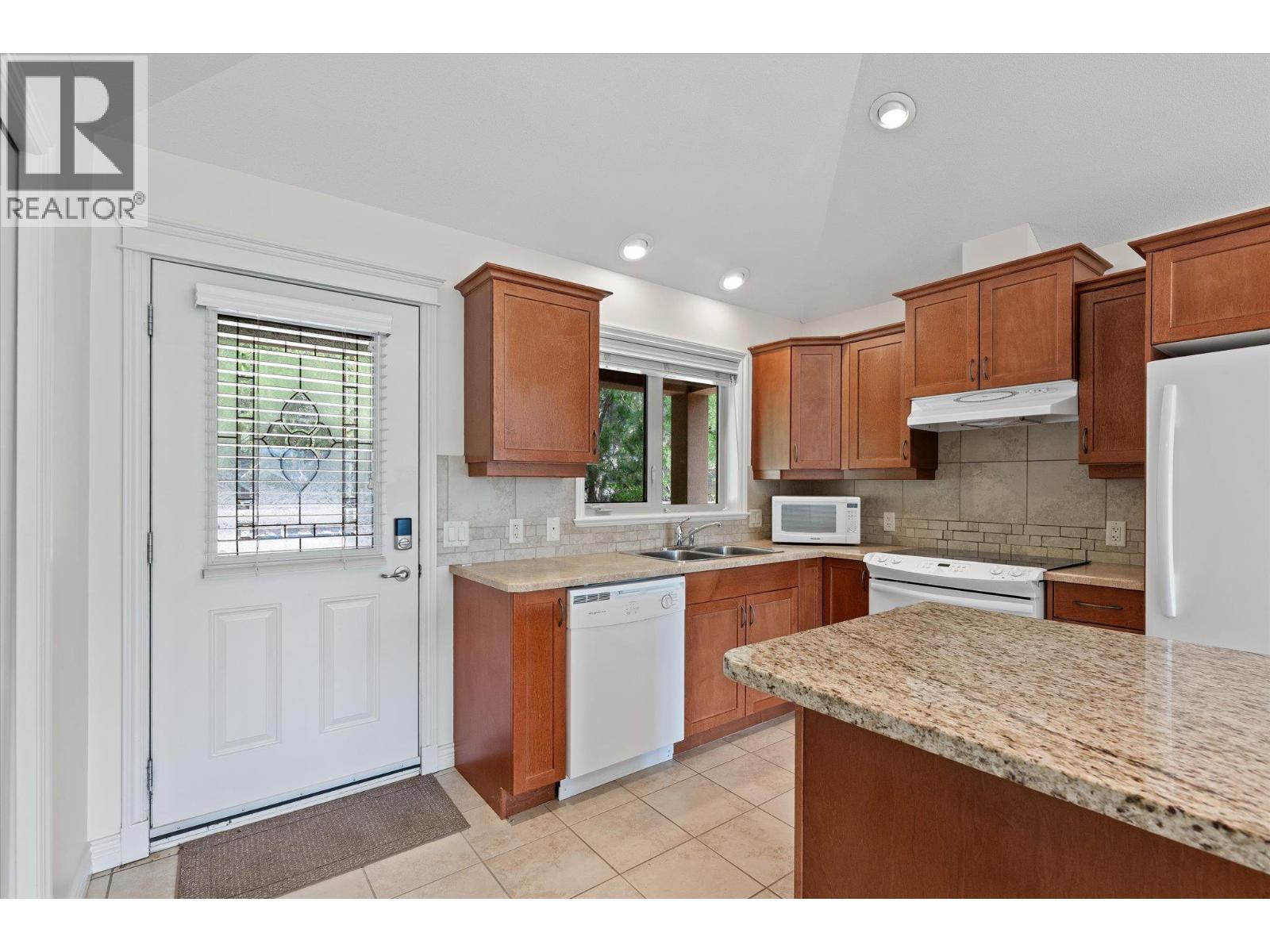 4433 Gordon Drive Unit# 212, Kelowna, British Columbia  V1W 1S9 - Photo 8 - 10391313
