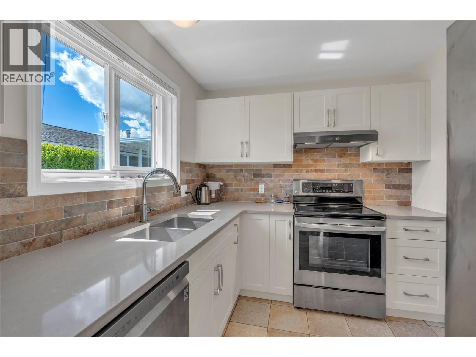 64 Kingfisher Drive, Penticton, British Columbia  V2A 8K6 - Photo 10 - 10390067