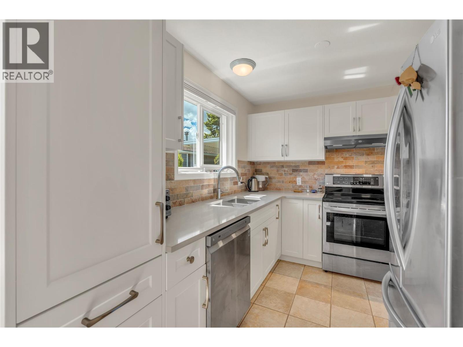 64 Kingfisher Drive, Penticton, British Columbia  V2A 8K6 - Photo 9 - 10390067