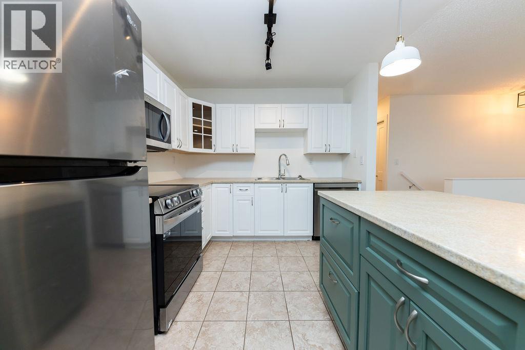 393 Waddington Drive, Kamloops, British Columbia  V2E 1S3 - Photo 3 - 10391845