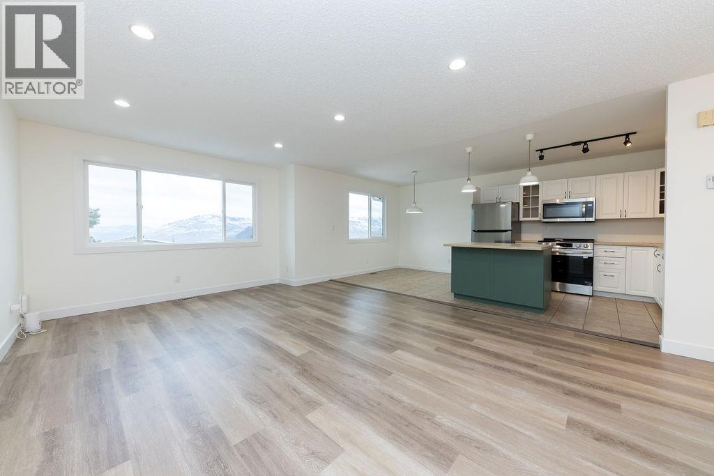 393 Waddington Drive, Kamloops, British Columbia  V2E 1S3 - Photo 4 - 10391845