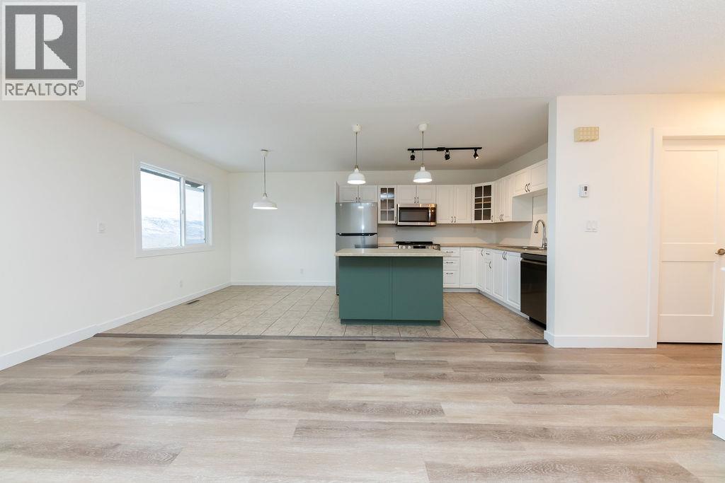 393 Waddington Drive, Kamloops, British Columbia  V2E 1S3 - Photo 5 - 10391845