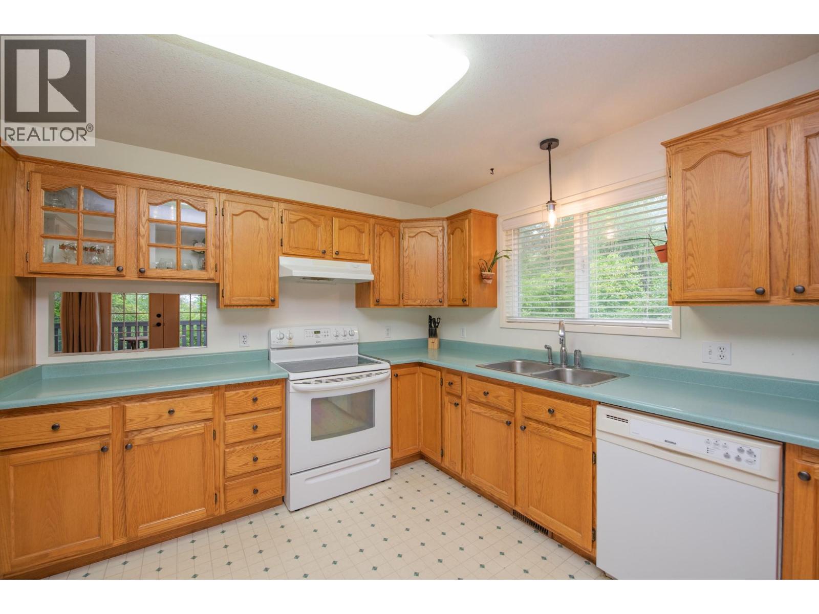 33 Birch Road, Lumby, British Columbia  V0E 2G5 - Photo 9 - 10390478