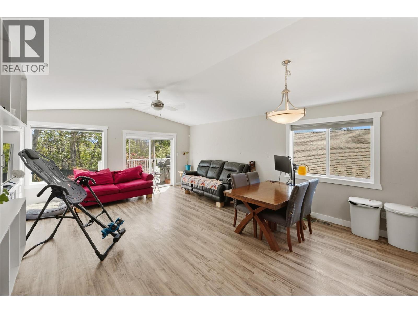 28 Huth Avenue, Penticton, British Columbia  V2A 7S8 - Photo 2 - 10391899