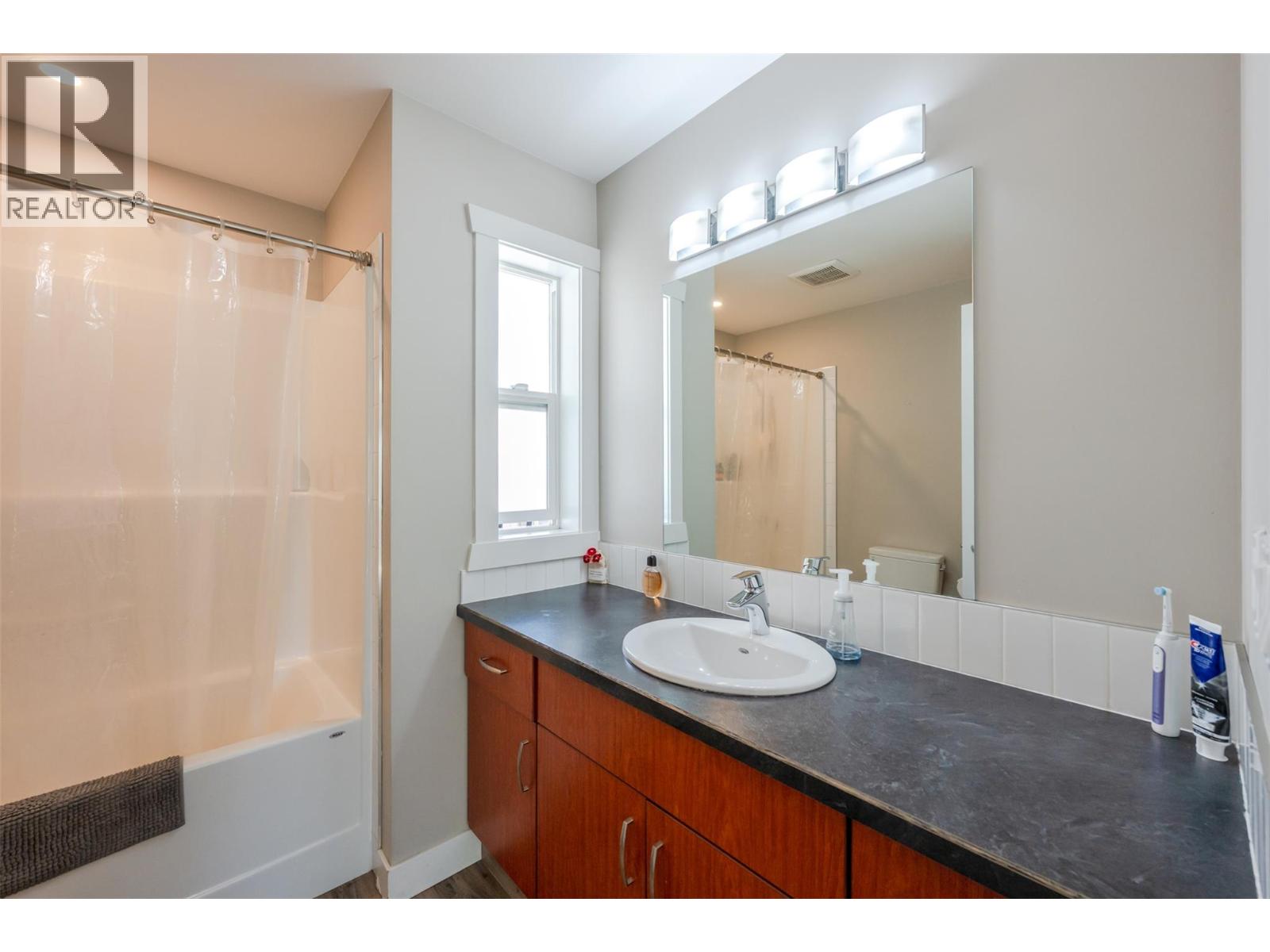 28 Huth Avenue, Penticton, British Columbia  V2A 7S8 - Photo 5 - 10391899