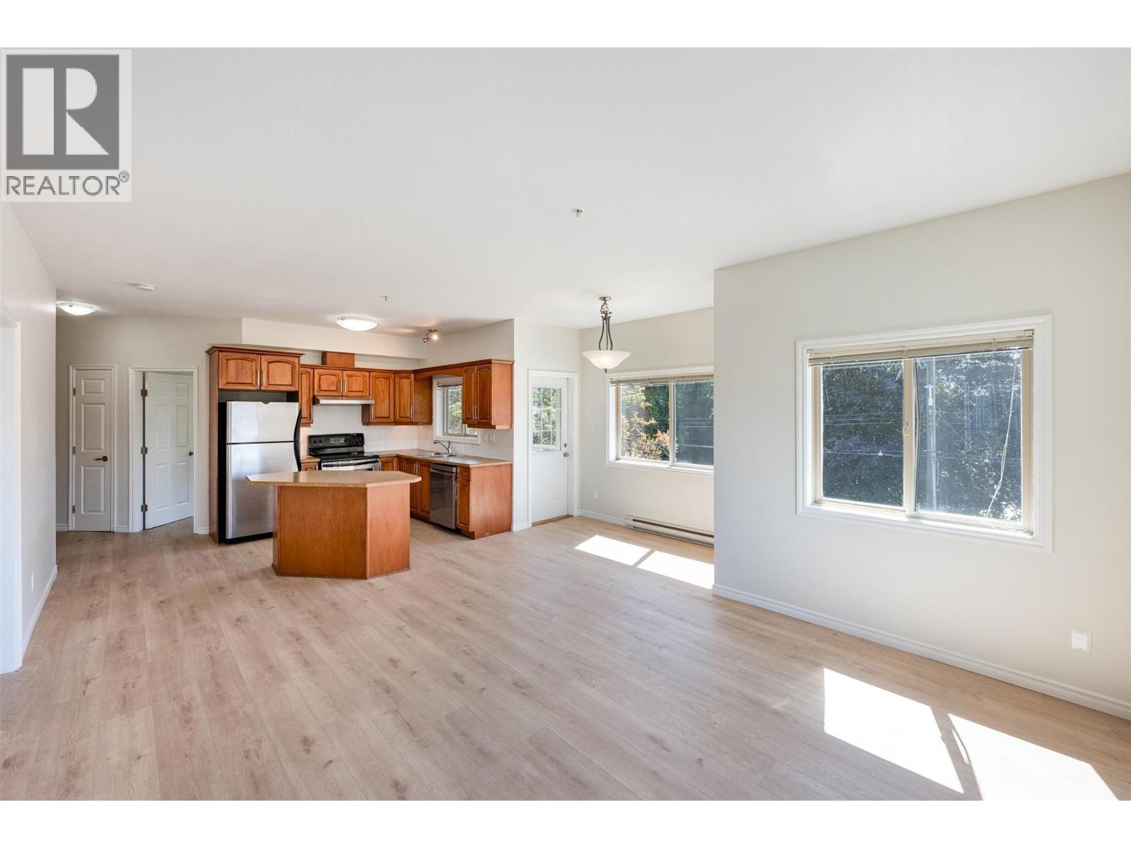 196 Wade Avenue W Unit# 301, Penticton, British Columbia  V2A 1T6 - Photo 3 - 10391857