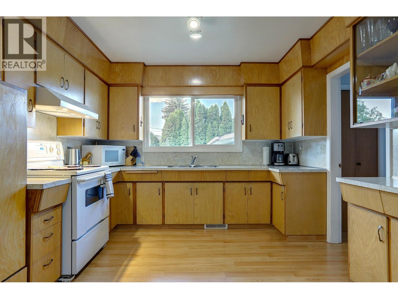 2400 44 Avenue, Vernon, British Columbia  V1T 3M1 - Photo 17 - 10391865