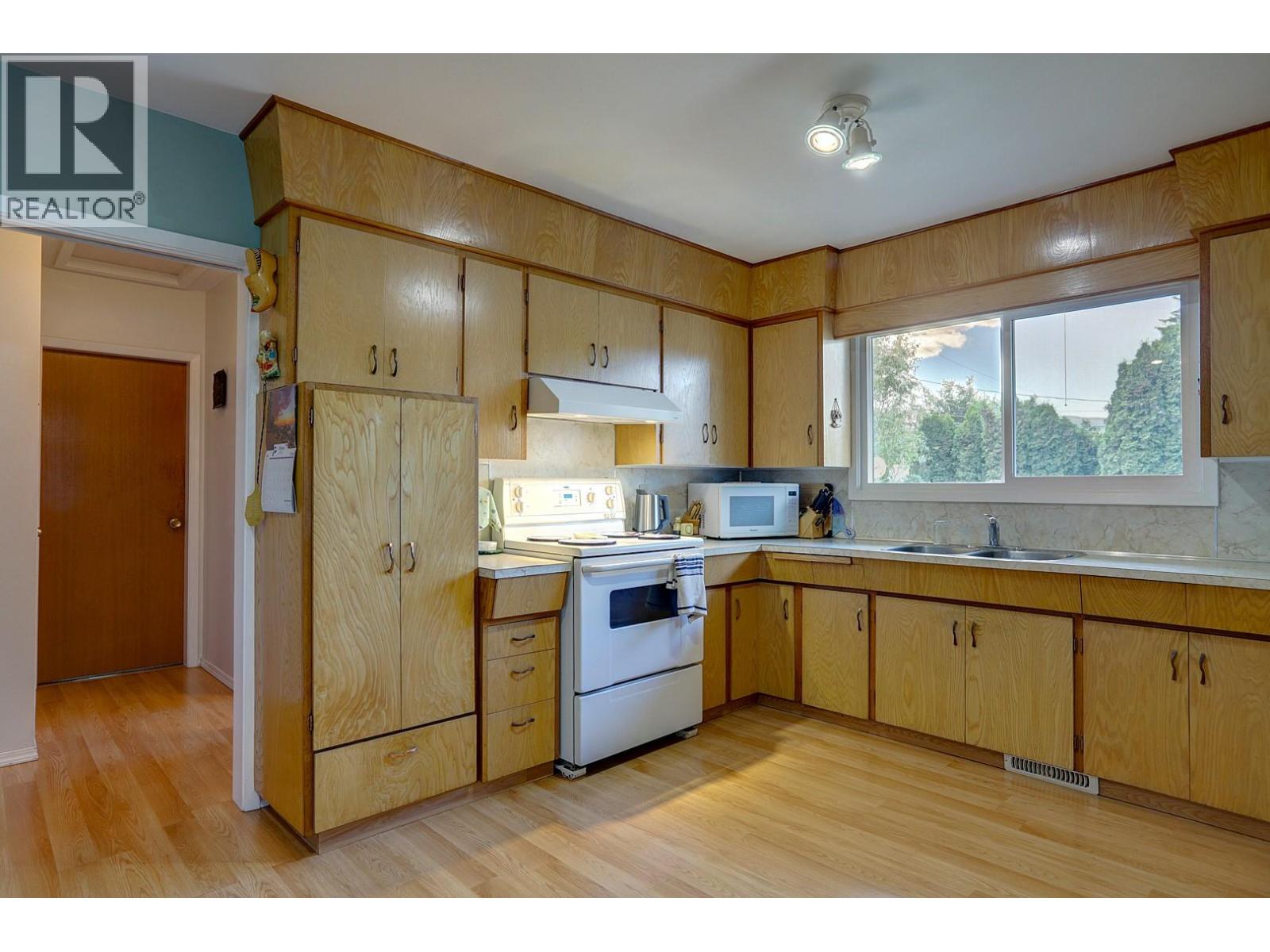 2400 44 Avenue, Vernon, British Columbia  V1T 3M1 - Photo 18 - 10391865
