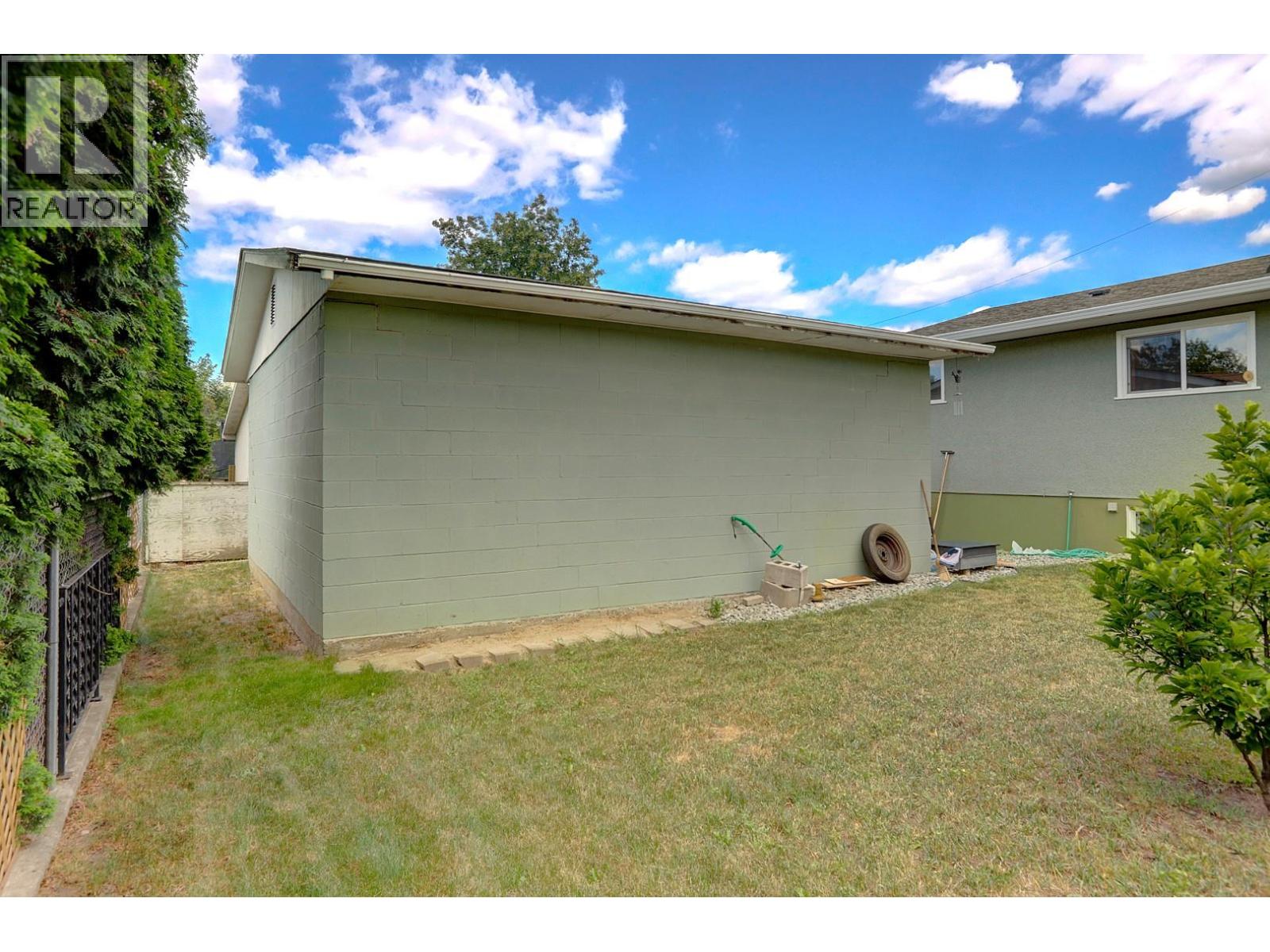 2400 44 Avenue, Vernon, British Columbia  V1T 3M1 - Photo 56 - 10391865