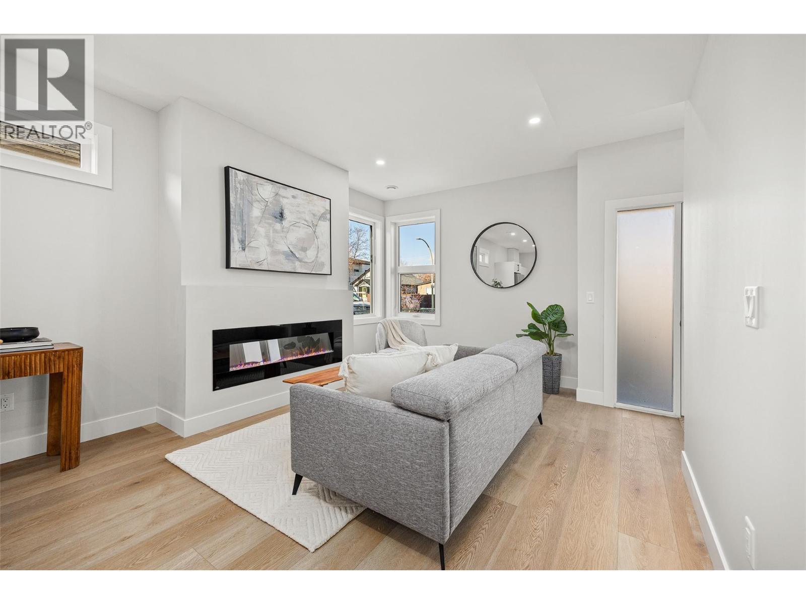 943 Fuller Avenue Unit# 4, Kelowna, British Columbia  V1Y 6X5 - Photo 5 - 10391882