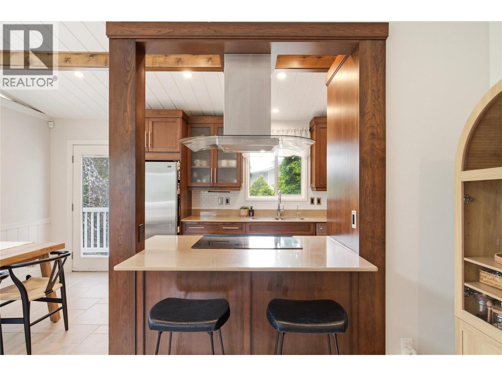 2668 Longhill Road, Kelowna, British Columbia  V1V 2G5 - Photo 11 - 10390760