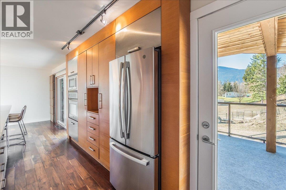 633 Jorgensen Road, Nelson, British Columbia  V1L 5P4 - Photo 18 - 10391867