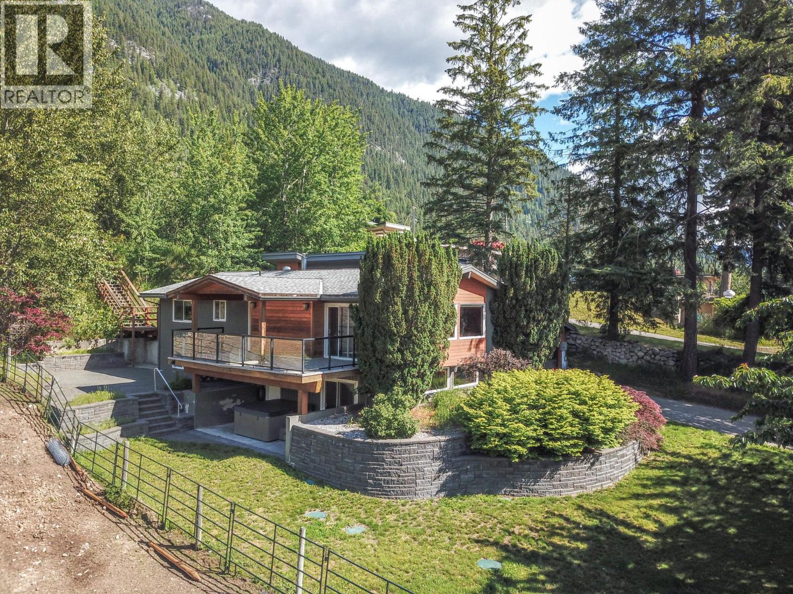 633 Jorgensen Road, Nelson, British Columbia  V1L 5P4 - Photo 3 - 10391867