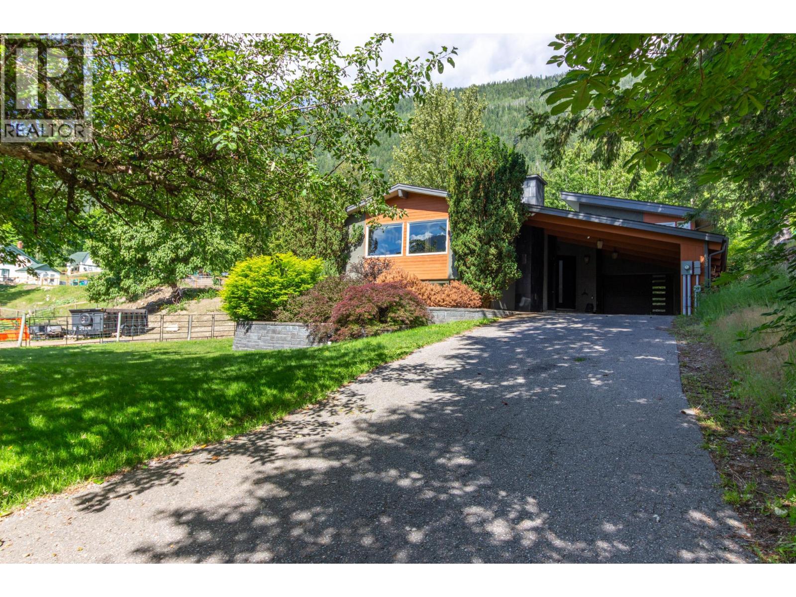 633 Jorgensen Road, Nelson, British Columbia  V1L 5P4 - Photo 4 - 10391867
