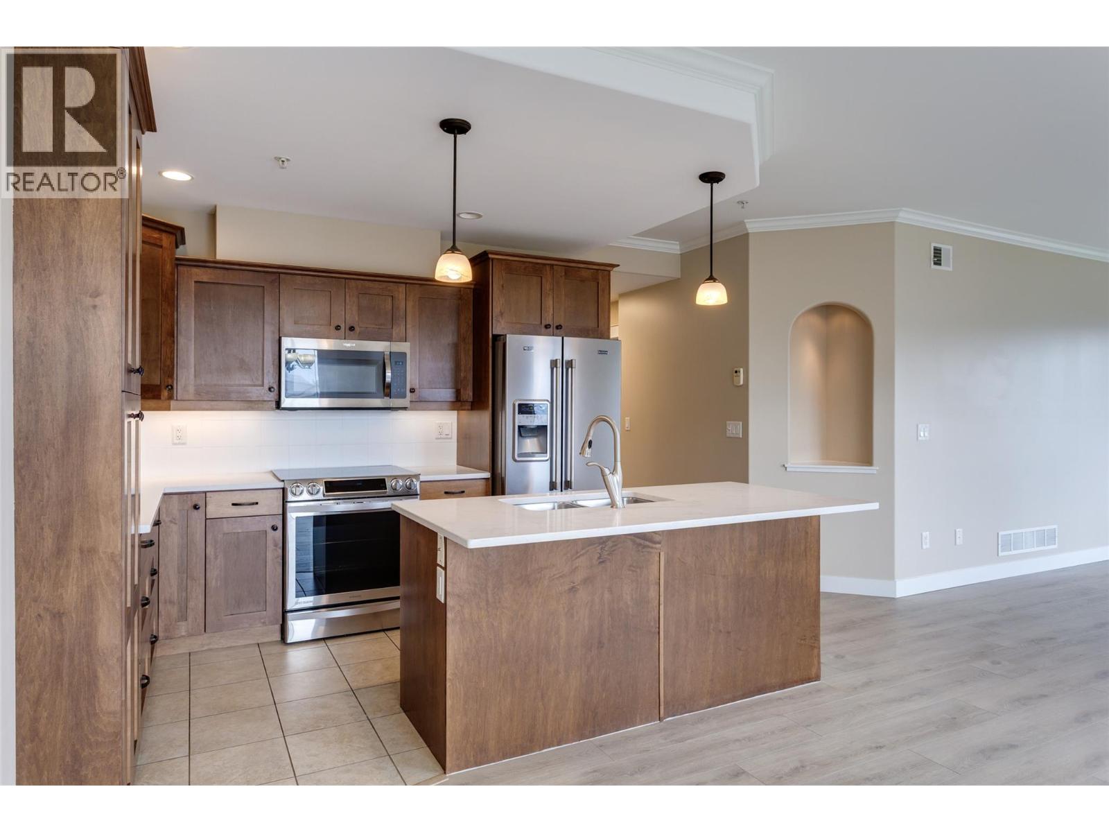 2470 Tuscany Drive Unit# 302, West Kelowna, British Columbia  V4T 3G8 - Photo 2 - 10391797