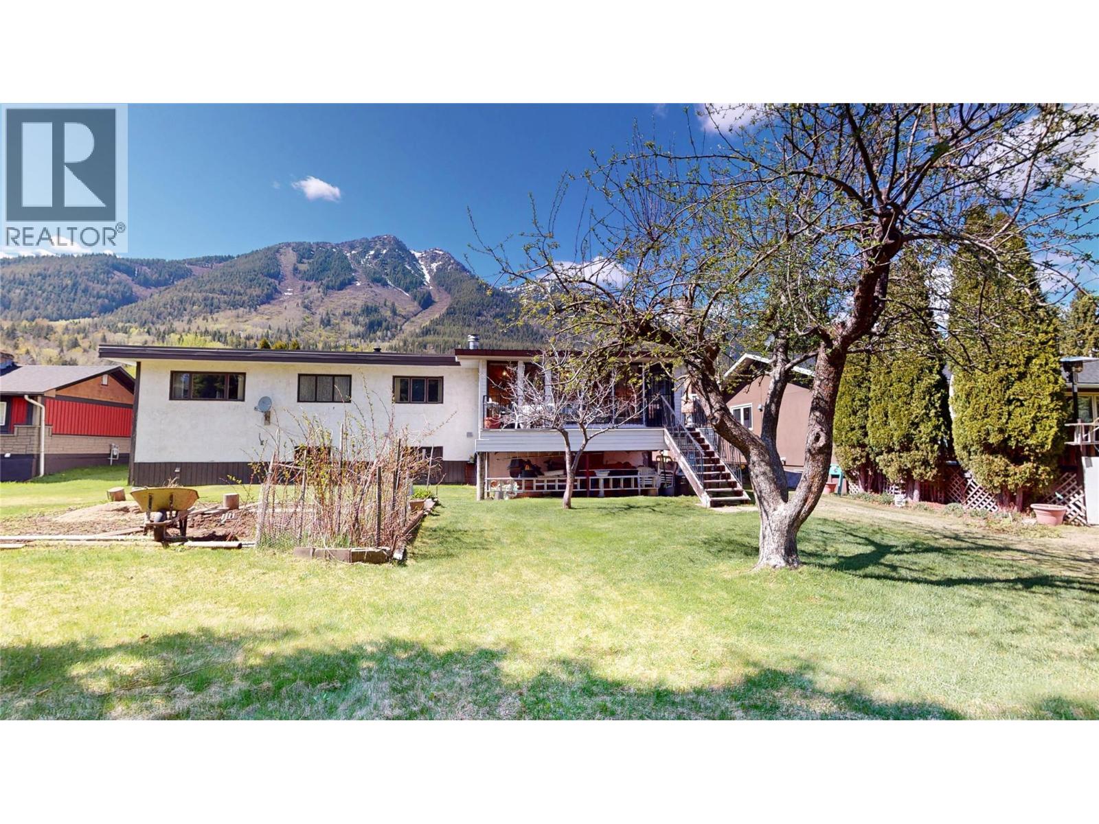 1698 Mckenzie Road, Fernie, British Columbia  V0B 1M5 - Photo 3 - 10391796