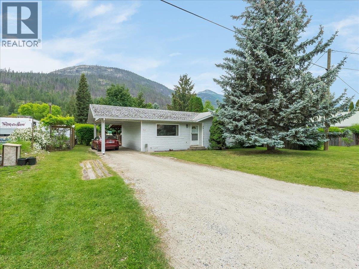 507 Arthur Street, slocan, British Columbia