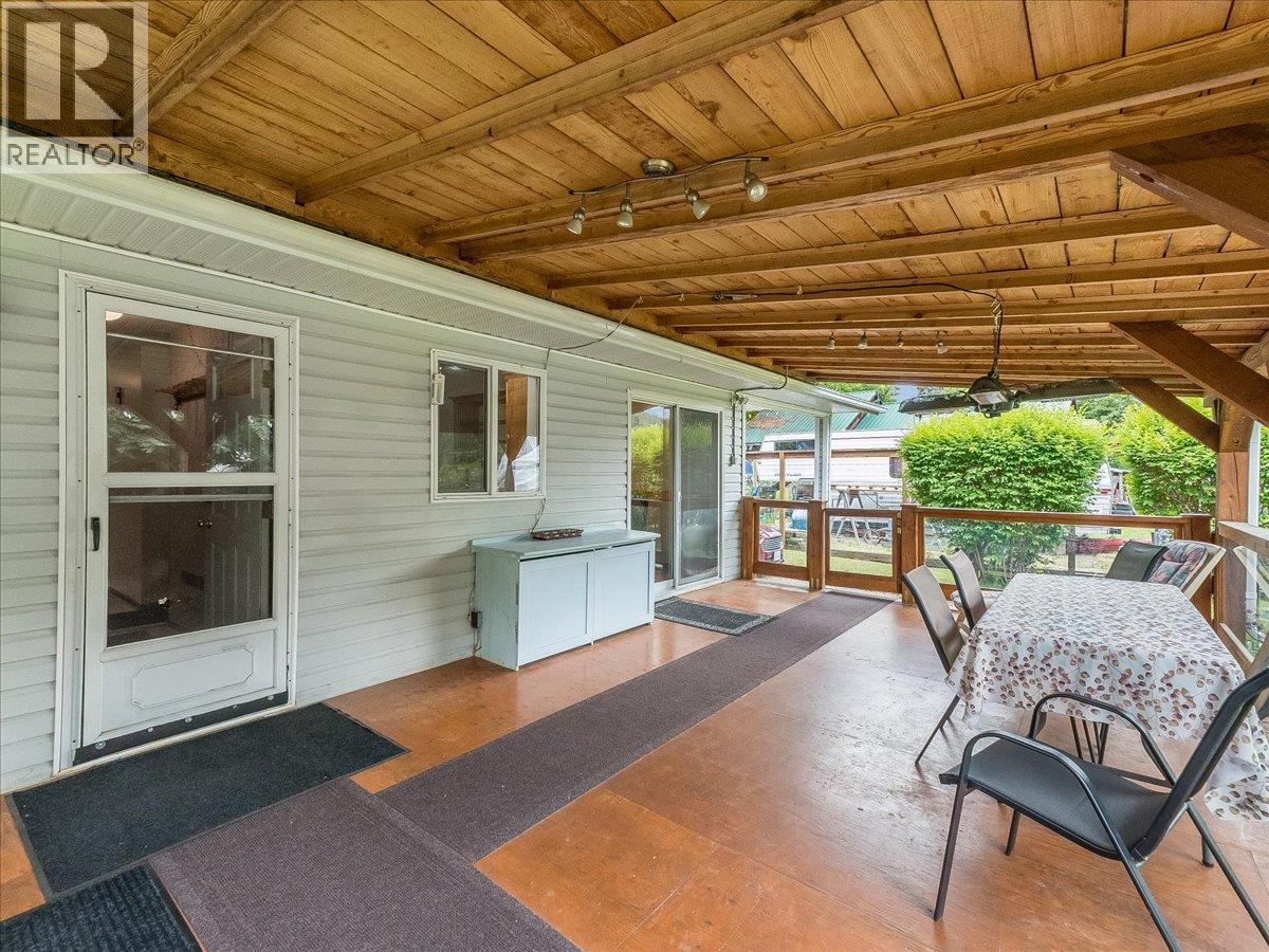 507 Arthur Street, Slocan, British Columbia  V0G 2C0 - Photo 10 - 10391363