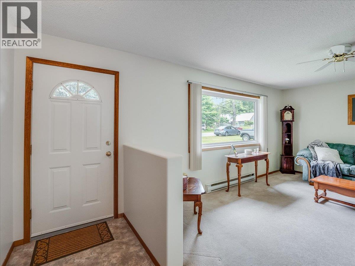 507 Arthur Street, Slocan, British Columbia  V0G 2C0 - Photo 13 - 10391363
