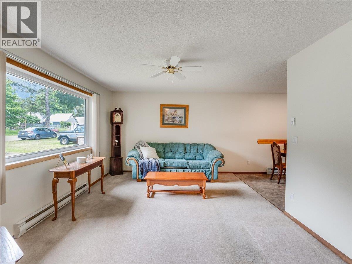 507 Arthur Street, Slocan, British Columbia  V0G 2C0 - Photo 14 - 10391363