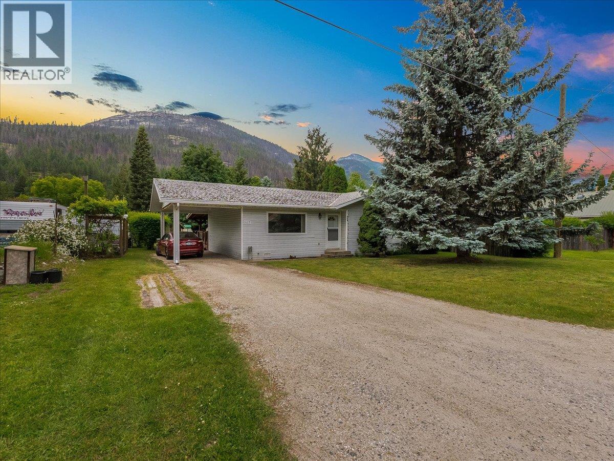 507 Arthur Street, Slocan, British Columbia  V0G 2C0 - Photo 2 - 10391363