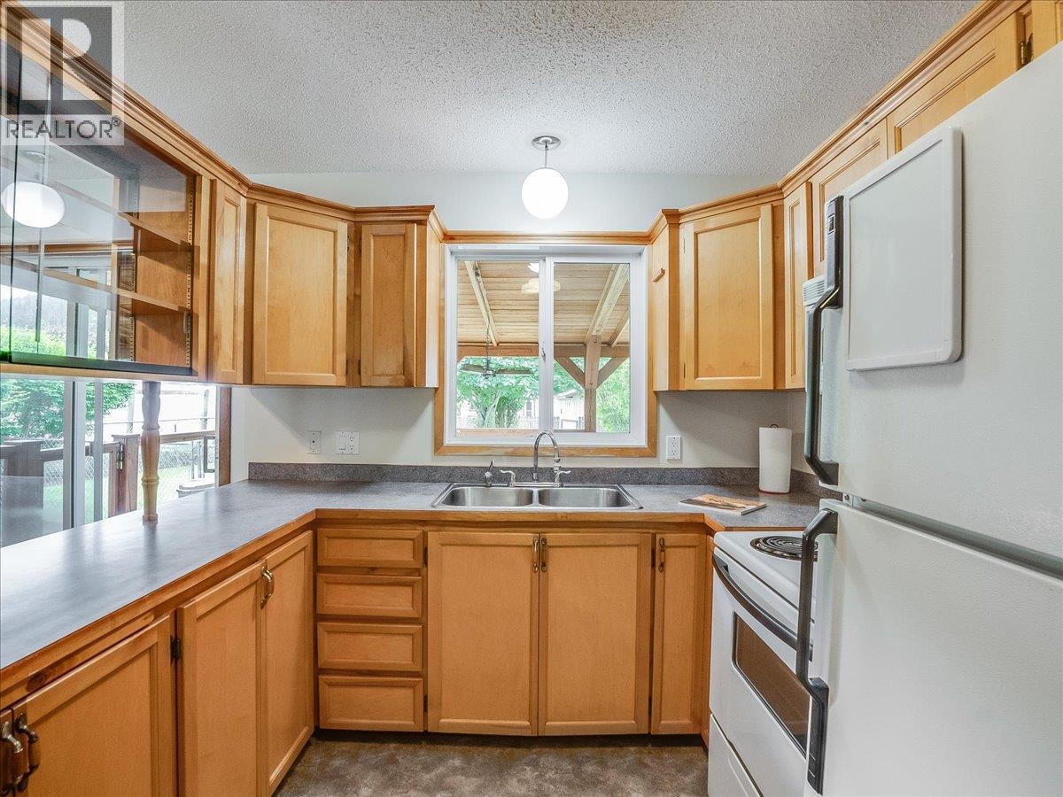 507 Arthur Street, Slocan, British Columbia  V0G 2C0 - Photo 23 - 10391363