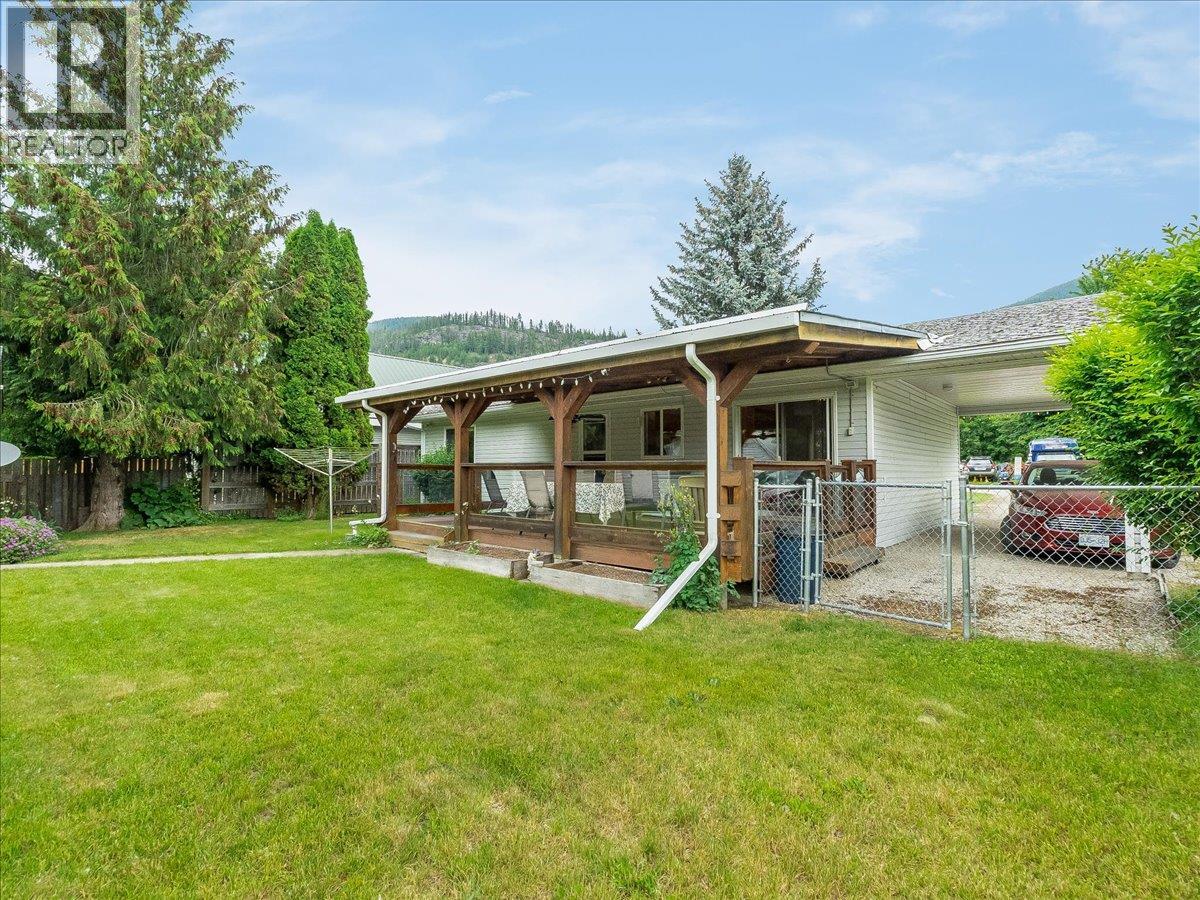 507 Arthur Street, Slocan, British Columbia  V0G 2C0 - Photo 35 - 10391363