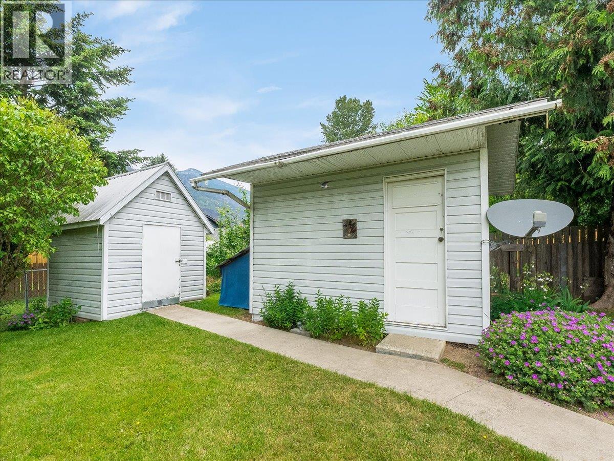 507 Arthur Street, Slocan, British Columbia  V0G 2C0 - Photo 36 - 10391363
