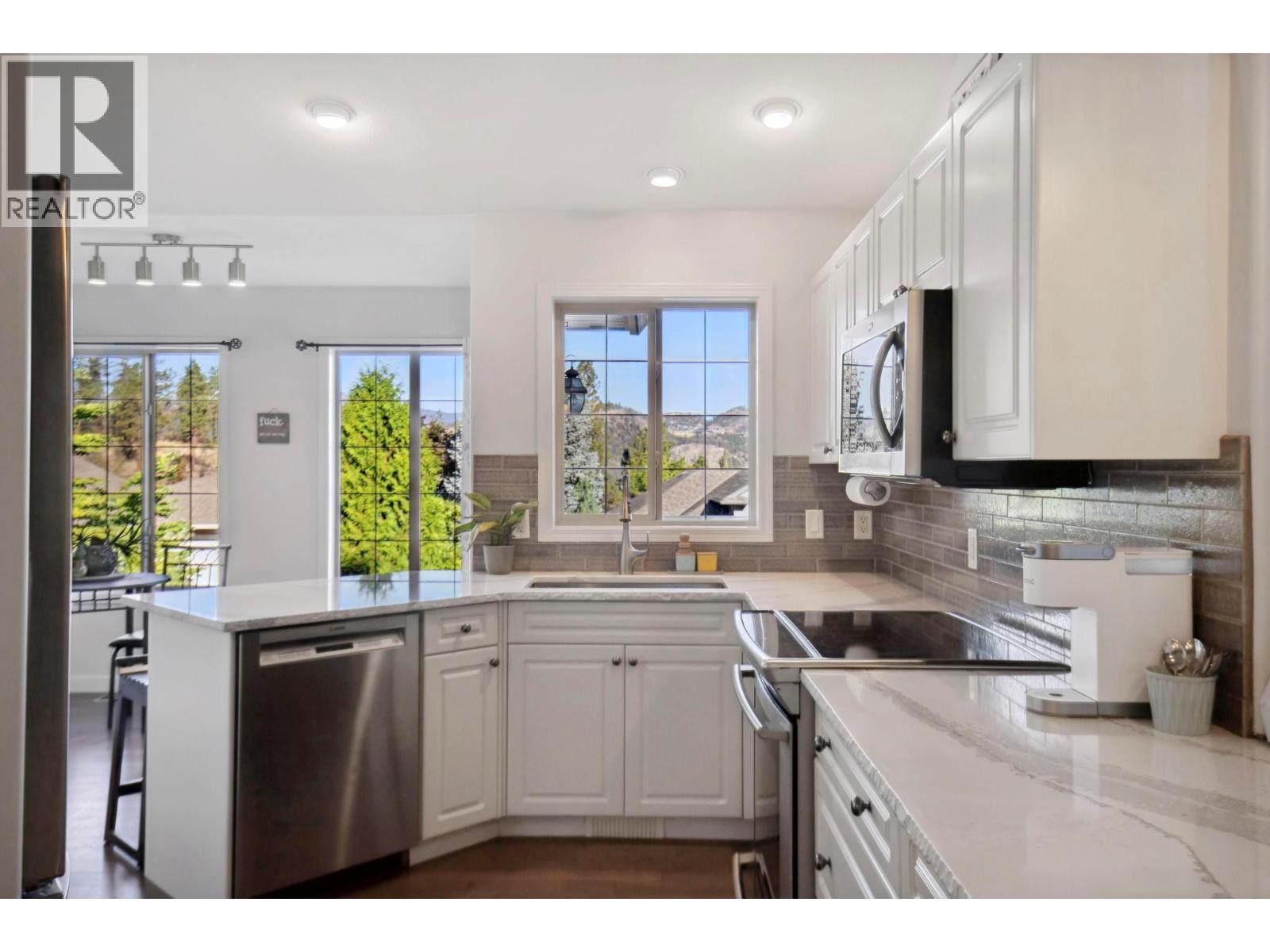 2089 Bowron Street, Kelowna, British Columbia  V1V 2P2 - Photo 5 - 10391835