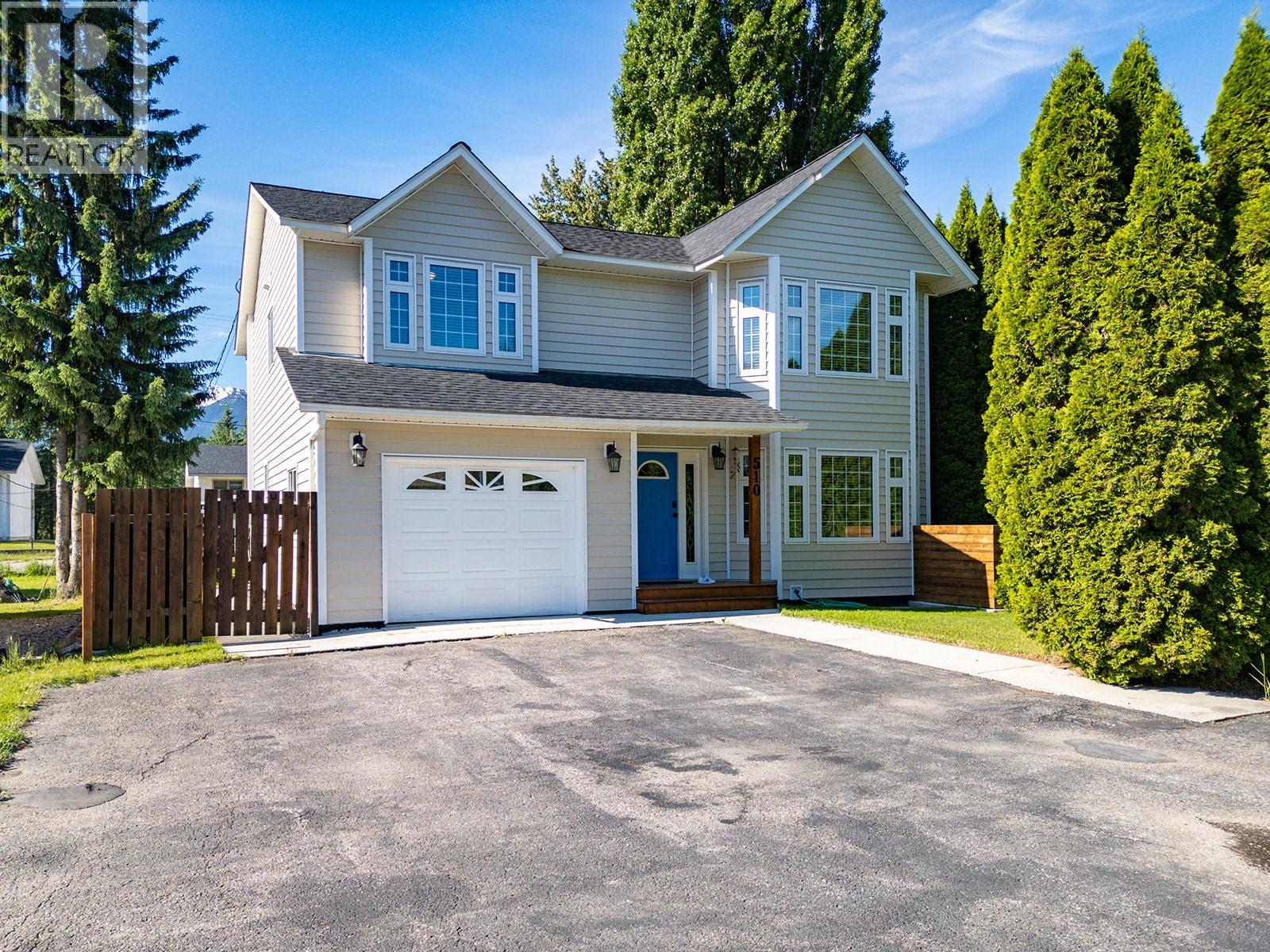510 ' 11th Street S, golden, British Columbia
