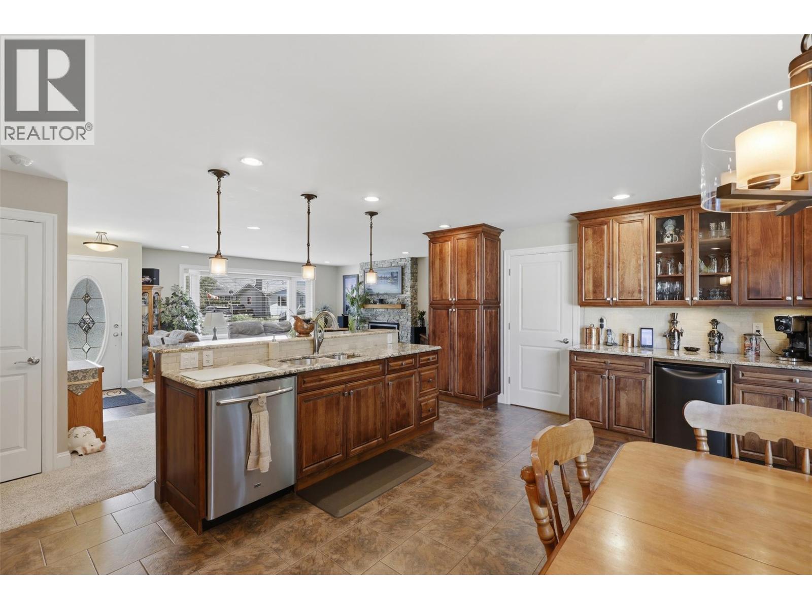 2524 Tupela Drive, Kamloops, British Columbia  V2B 6V6 - Photo 15 - 10391439