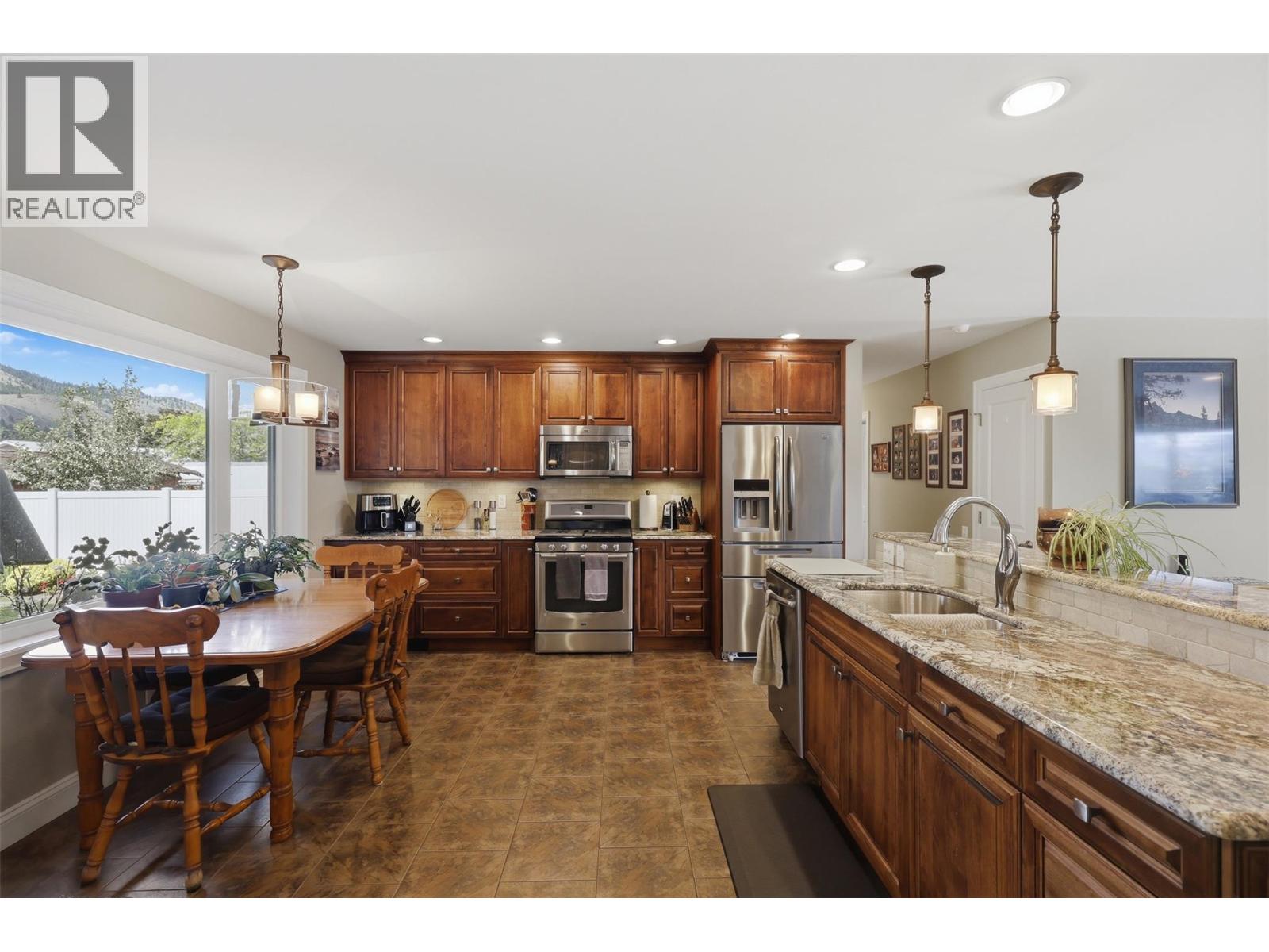 2524 Tupela Drive, Kamloops, British Columbia  V2B 6V6 - Photo 3 - 10391439