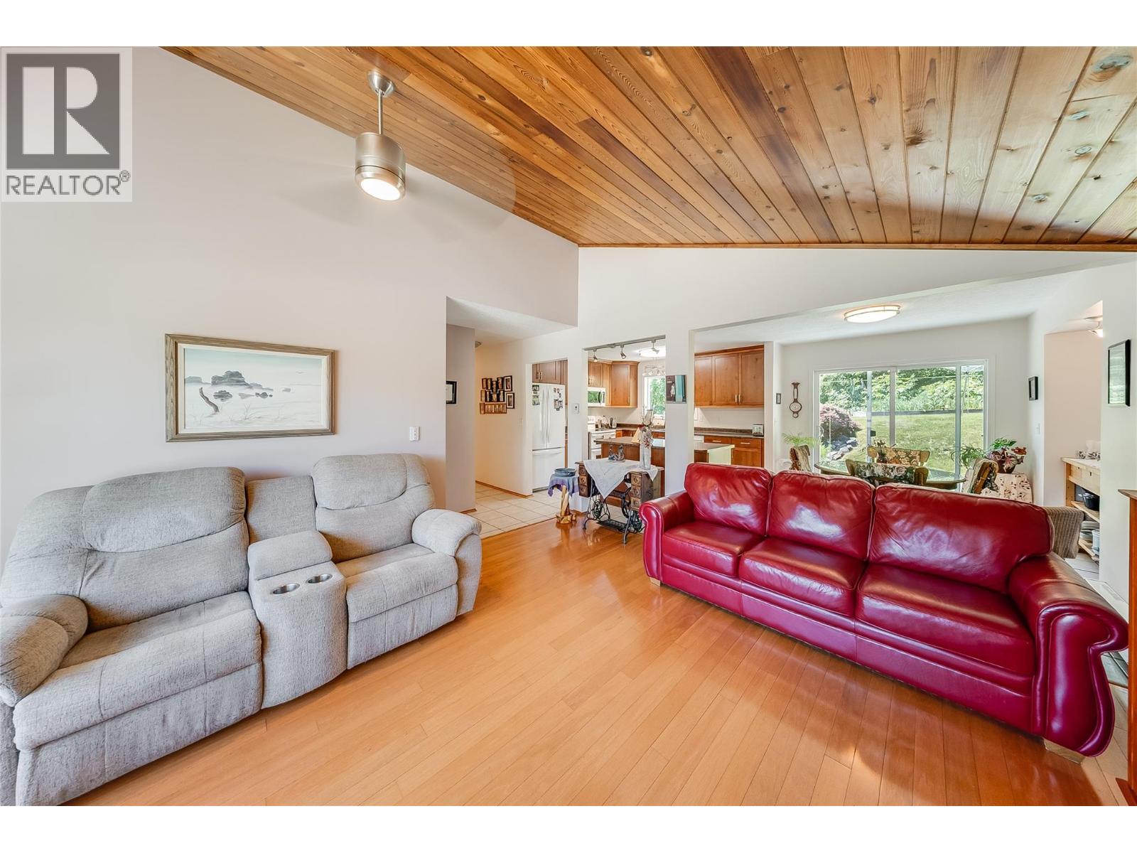 3404 Southridge Drive, Castlegar, British Columbia  V1N 4A7 - Photo 11 - 10391389