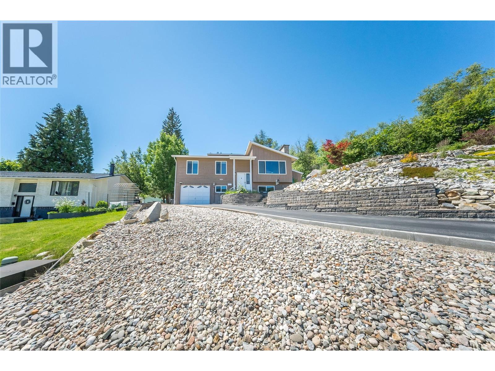 3404 Southridge Drive, Castlegar, British Columbia  V1N 4A7 - Photo 3 - 10391389