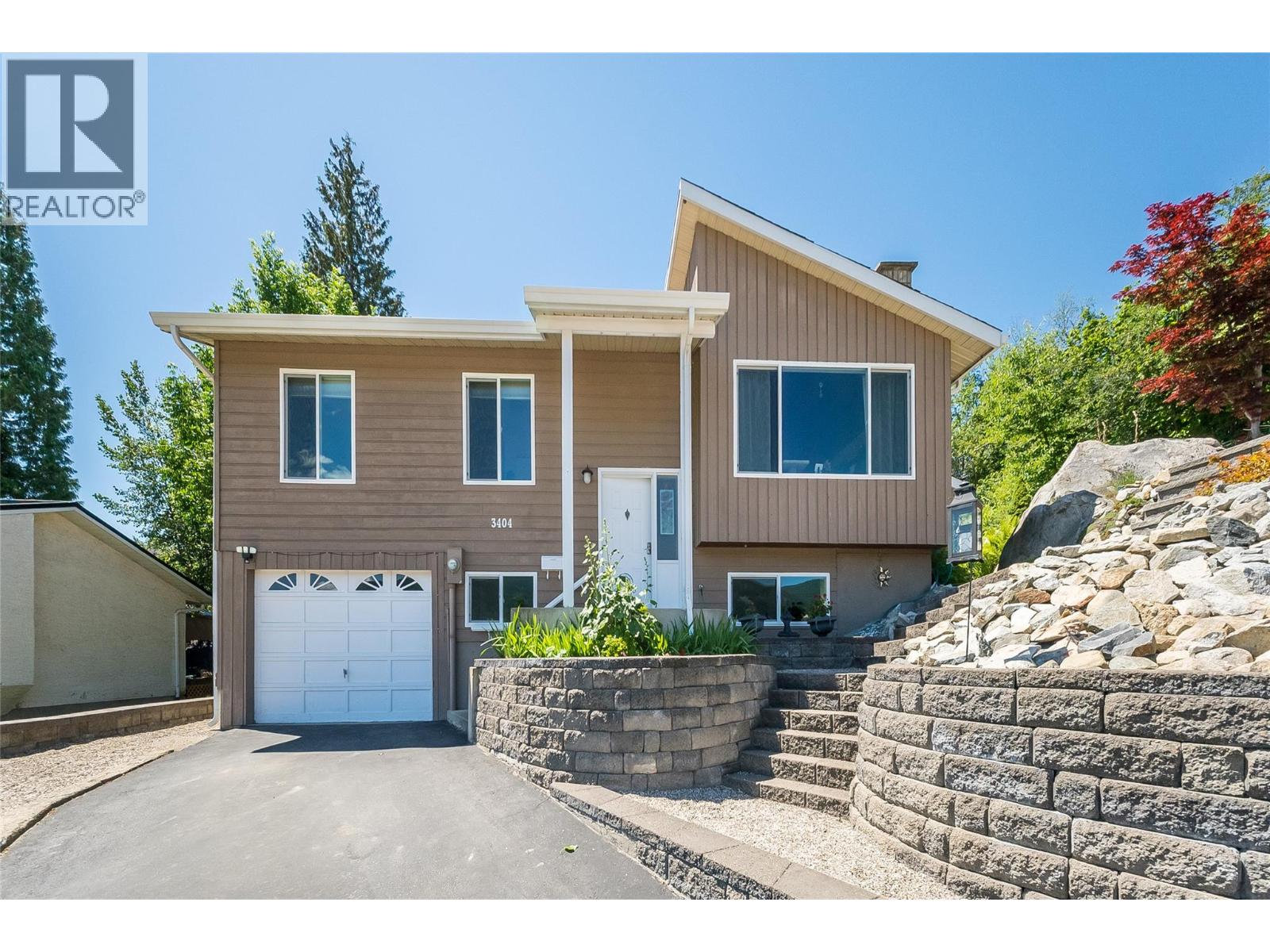 3404 Southridge Drive, Castlegar, British Columbia  V1N 4A7 - Photo 4 - 10391389