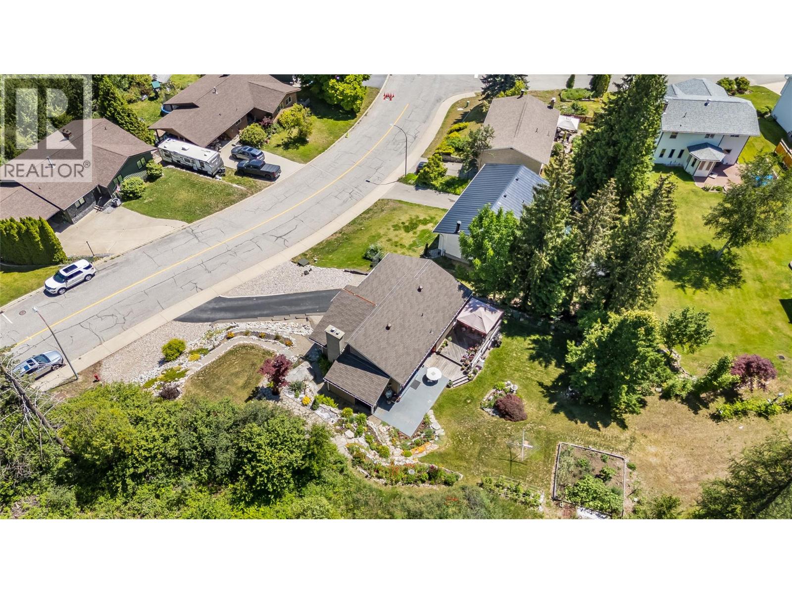 3404 Southridge Drive, Castlegar, British Columbia  V1N 4A7 - Photo 5 - 10391389