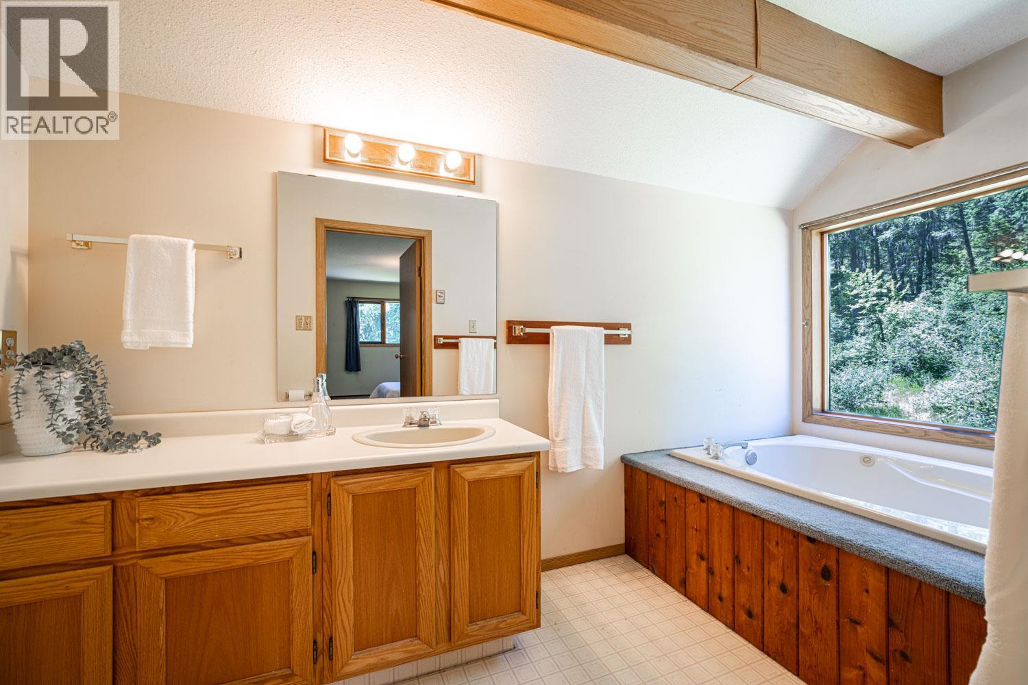 187 Gibson Road, Lumby, British Columbia  V0E 2G1 - Photo 57 - 10391083