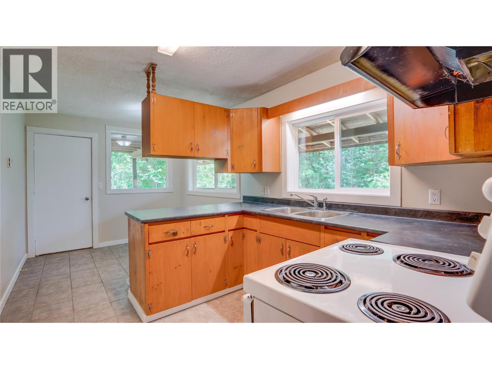 454 Grandview Bench Road, Salmon Arm, British Columbia  V1E 2Y4 - Photo 29 - 10391637