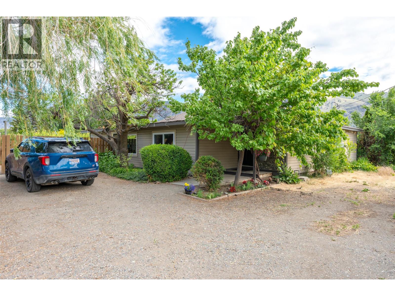 2122 Main Street, Cawston, British Columbia  V0X 1C1 - Photo 1 - 10391380