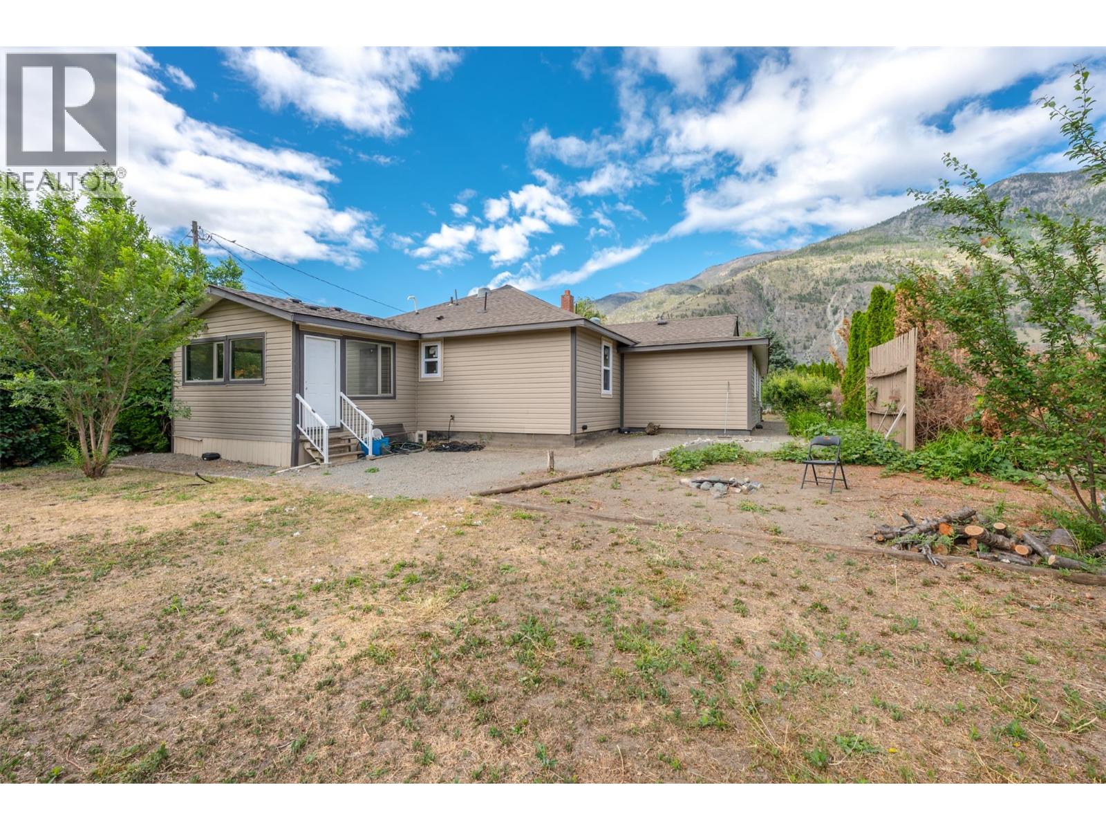 2122 Main Street, Cawston, British Columbia  V0X 1C1 - Photo 2 - 10391380
