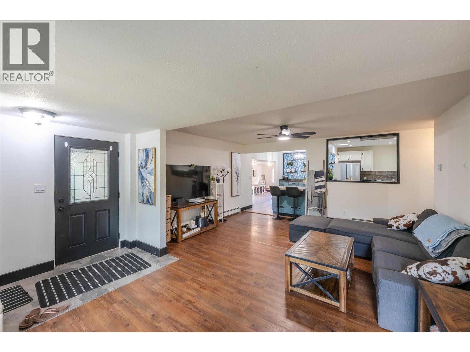 2122 Main Street, Cawston, British Columbia  V0X 1C1 - Photo 3 - 10391380