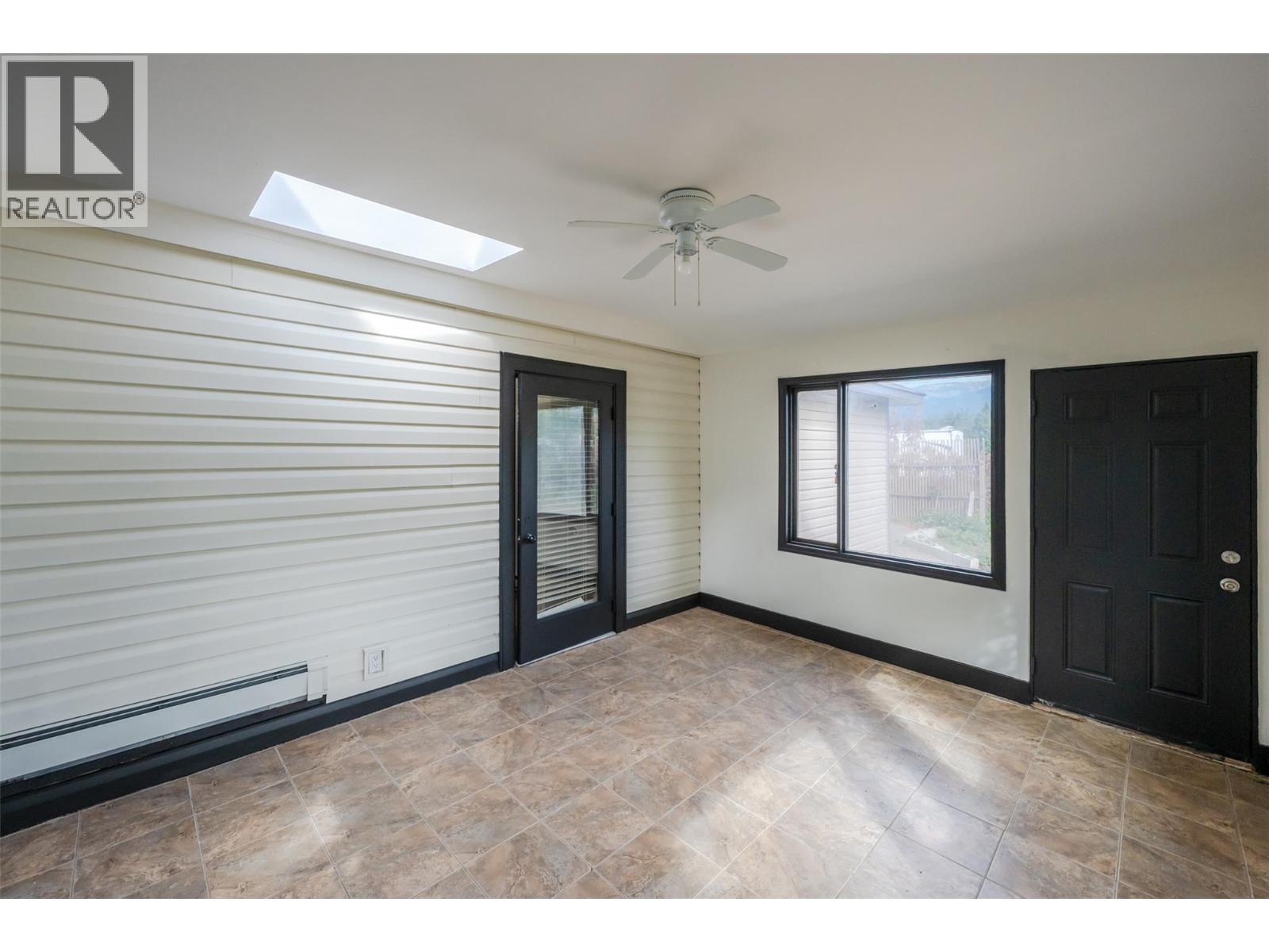 2122 Main Street, Cawston, British Columbia  V0X 1C1 - Photo 37 - 10391380