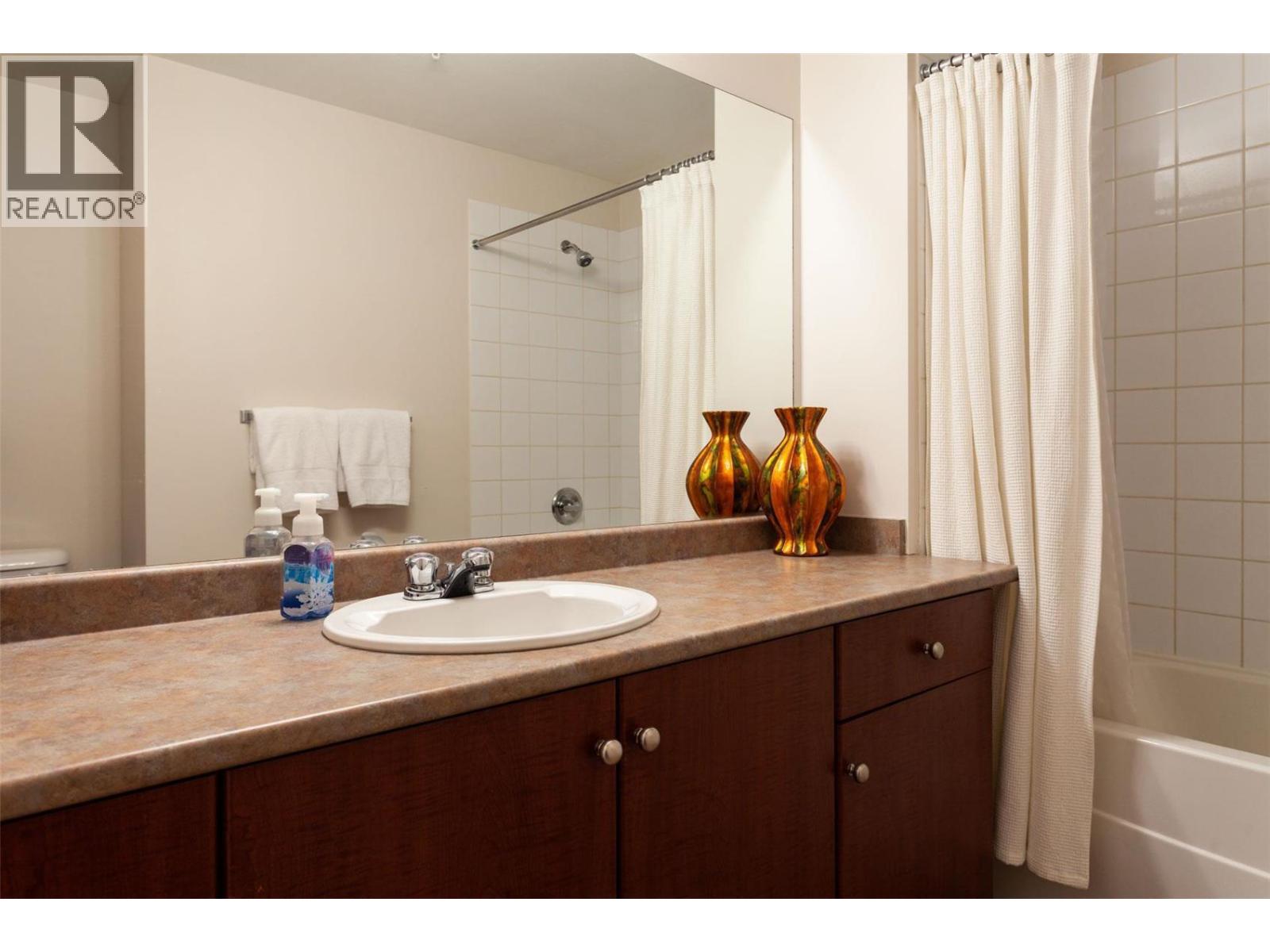 1875 Country Club Drive Unit# 1318, Kelowna, British Columbia  V1V 2W7 - Photo 12 - 10392022