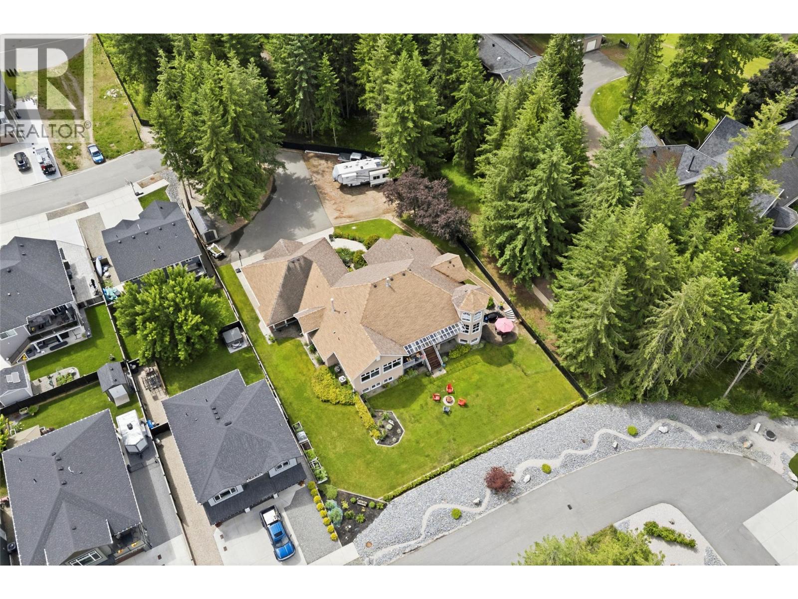 2307 5 Avenue Se, Salmon Arm, British Columbia  V1E 1K9 - Photo 3 - 10390592