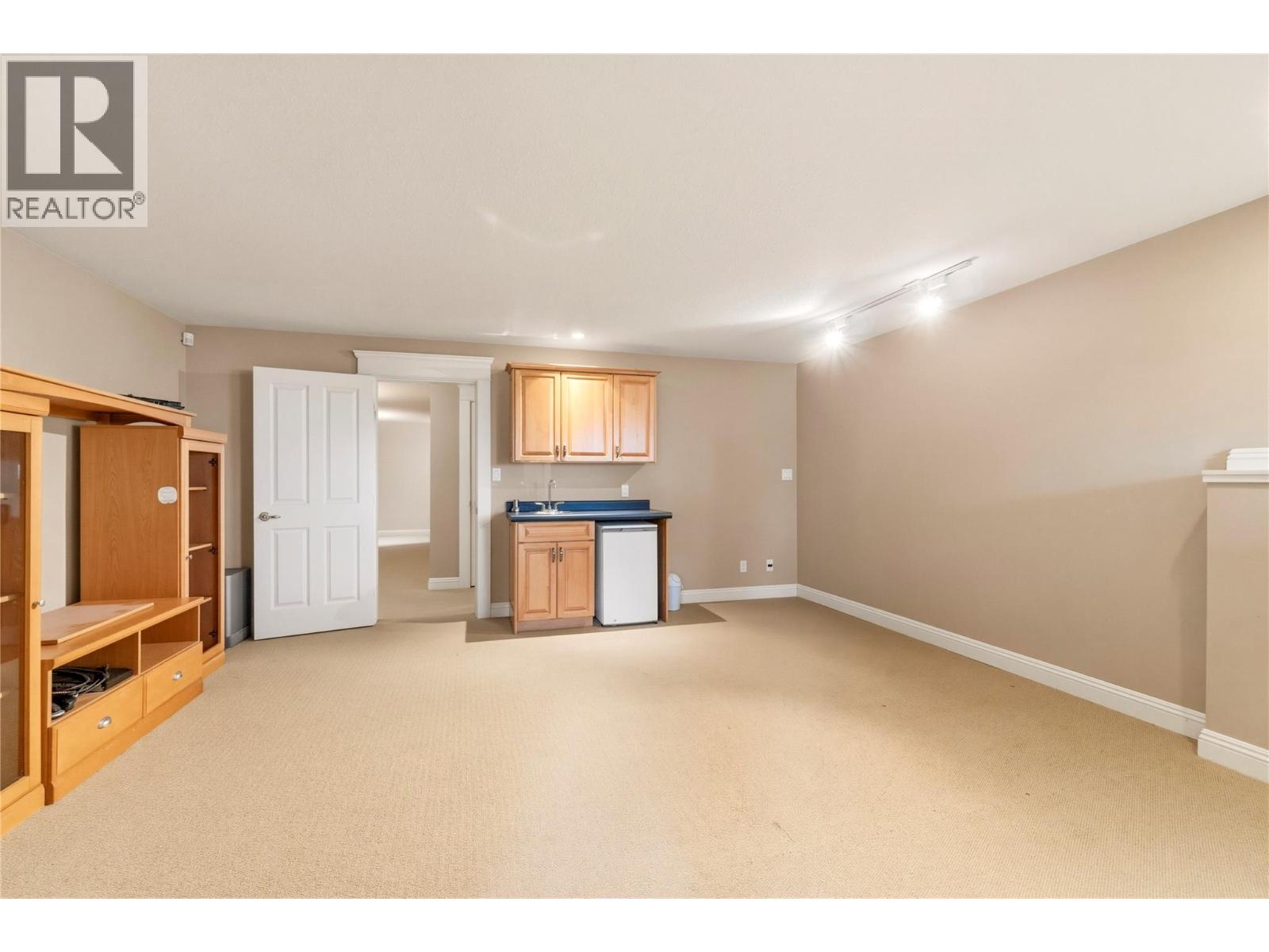 2307 5 Avenue Se, Salmon Arm, British Columbia  V1E 1K9 - Photo 77 - 10390592