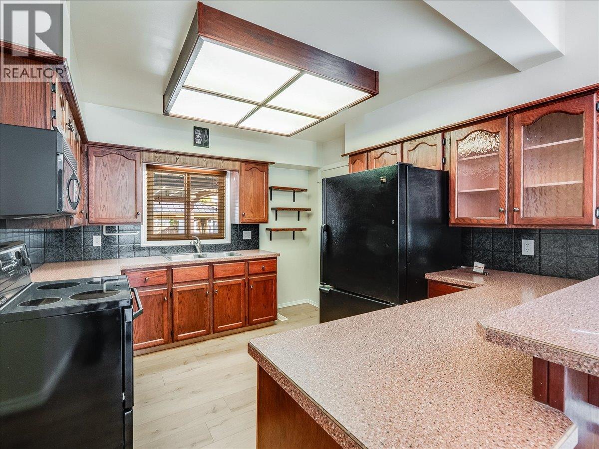 2007 Valleyview Drive, Trail, British Columbia  V1R 3B3 - Photo 13 - 10392024