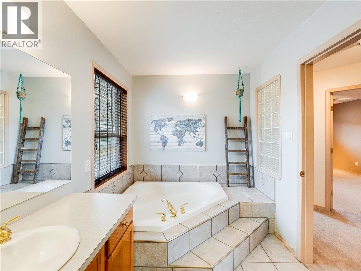 2007 Valleyview Drive, Trail, British Columbia  V1R 3B3 - Photo 30 - 10392024