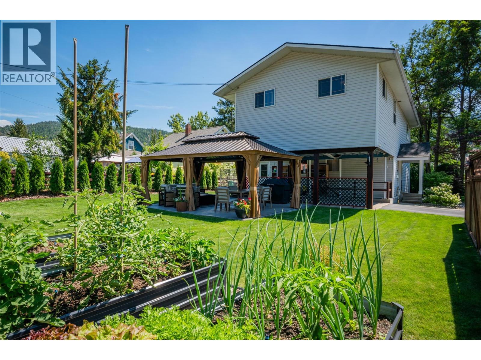 2007 Valleyview Drive, Trail, British Columbia  V1R 3B3 - Photo 41 - 10392024