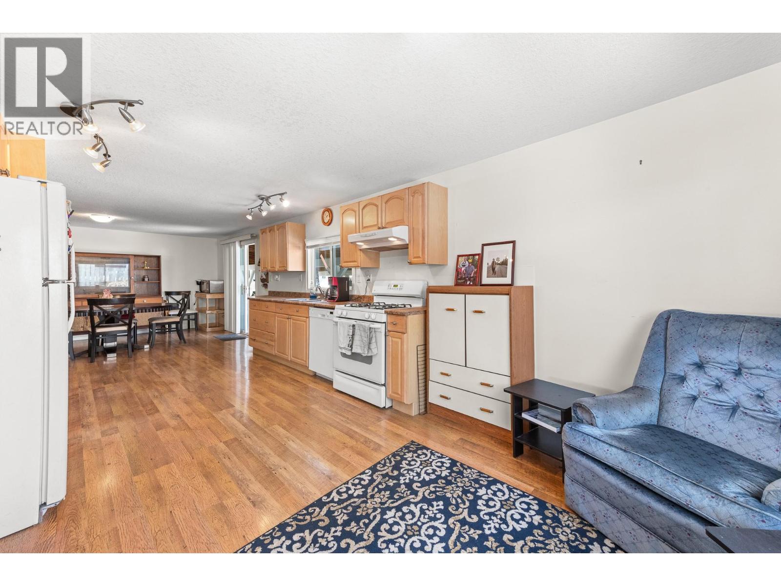 858 301st Street, Marysville, British Columbia  V1A 3J9 - Photo 14 - 10391469